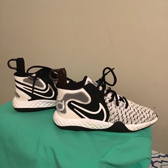 😎Nike’s Kelvin Durant size 3.5Y, new condition, see photos, immaculate sneakers - Picture 4 of 7